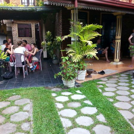 Colombo Lavinia Beach Hostel Dehiwala-Mount Lavinia Exterior photo