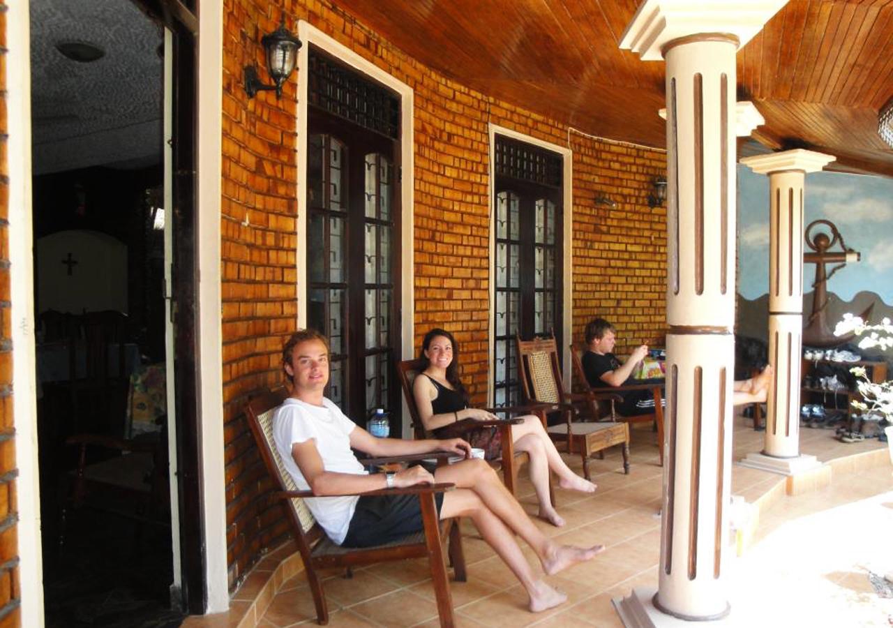 Colombo Lavinia Beach Hostel Dehiwala-Mount Lavinia Exterior photo