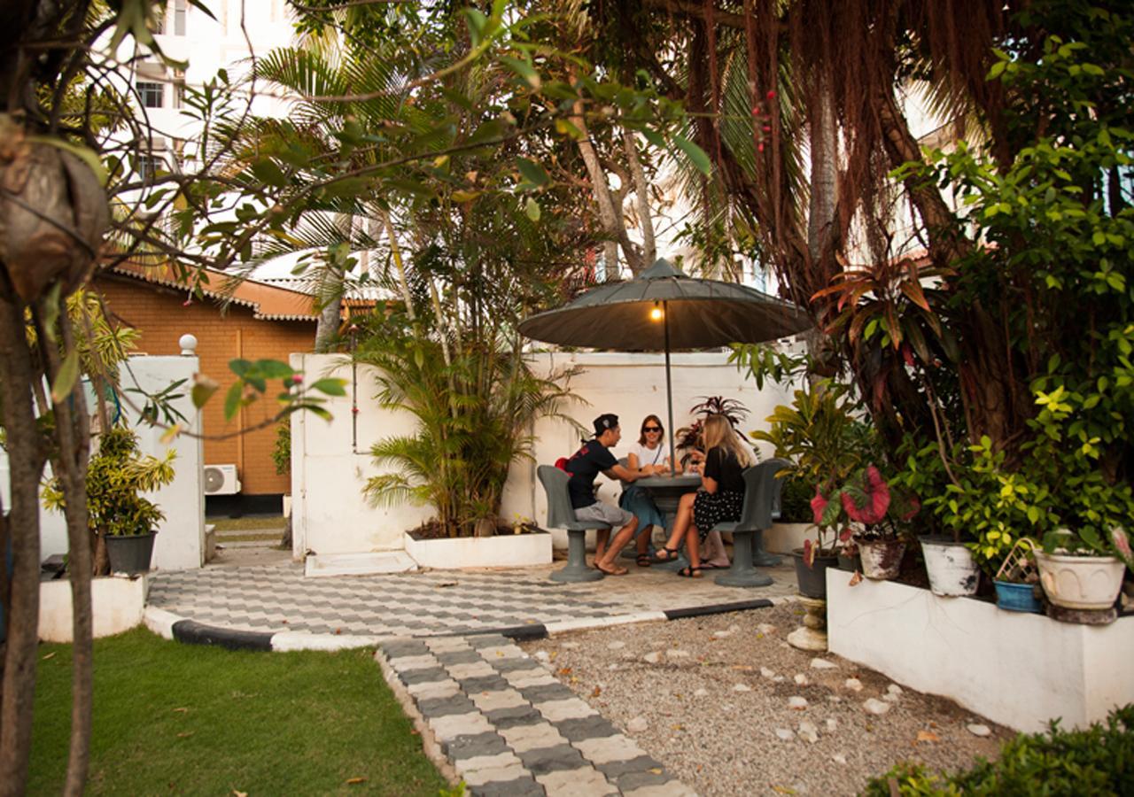 Colombo Lavinia Beach Hostel Dehiwala-Mount Lavinia Exterior photo